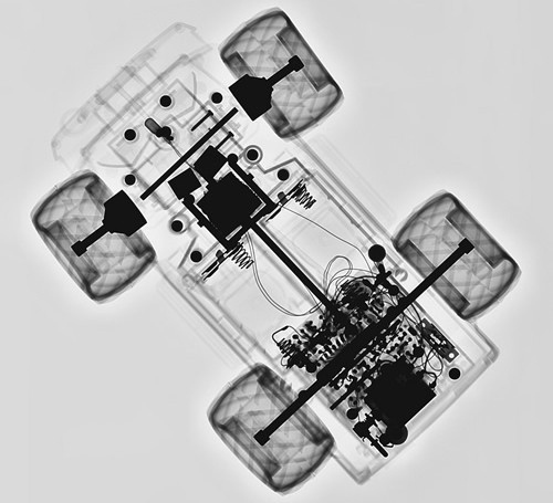 Một chiếc xe đồ chơi có điều khiển từ xa. Một chiếc xe đồ chơi có điều khiển từ xa.