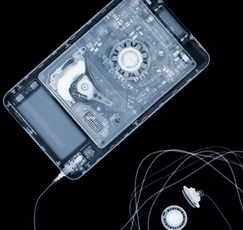 Máy nghe nhạc Mp3 cầm tay.