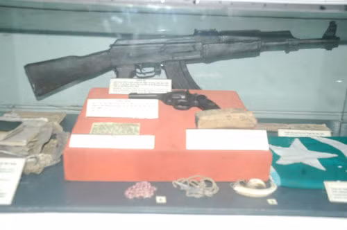 Một số vũ khí do lực lượng công an sử dụng trong thời kỳ 1954 – 1975.