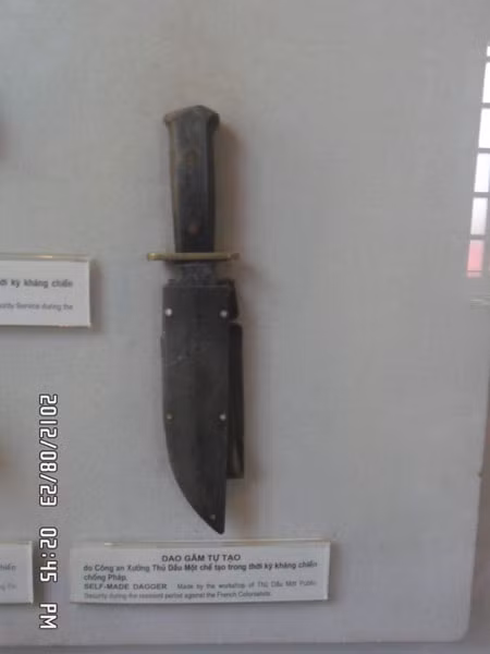 Dao găm do công an Thủ Dầu Một tự tạo trong kháng chiến chống Pháp.