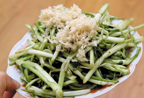 Nộm rau cần, món ăn khoái khẩu nhưng ẩn chứa nhiều mầm bệnh