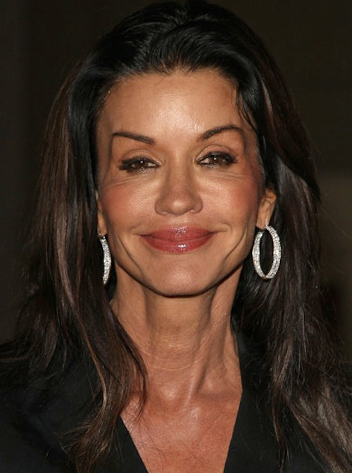 Đã bị cả tuổi già và botox tàn phá. Đã bị cả tuổi già và botox tàn phá.