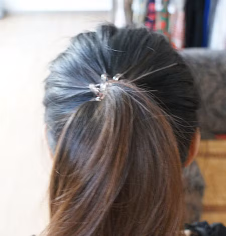 Kiểu 2: Buộc tóc đuôi ngựa phía sau