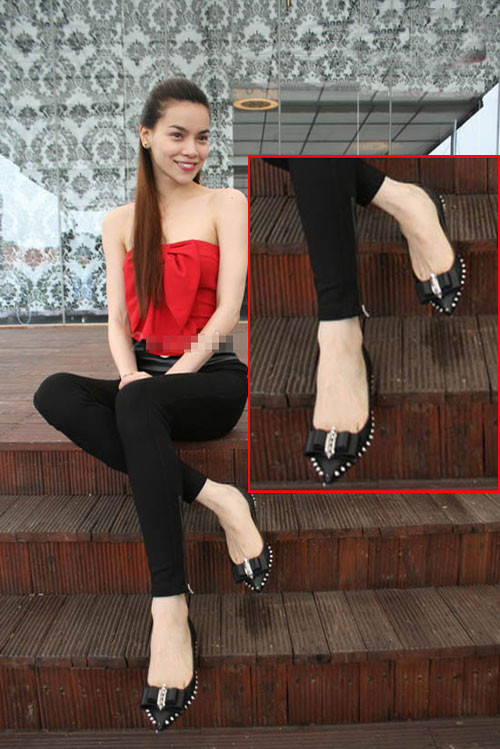 Cá tính với giày đinh gai, gắn nơ dễ thương. Cá tính với giày đinh gai, gắn nơ dễ thương.