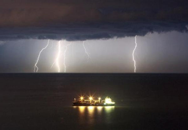 Sét làm sáng bầu trời Beirut, Lebanon. Sét làm sáng bầu trời Beirut, Lebanon.