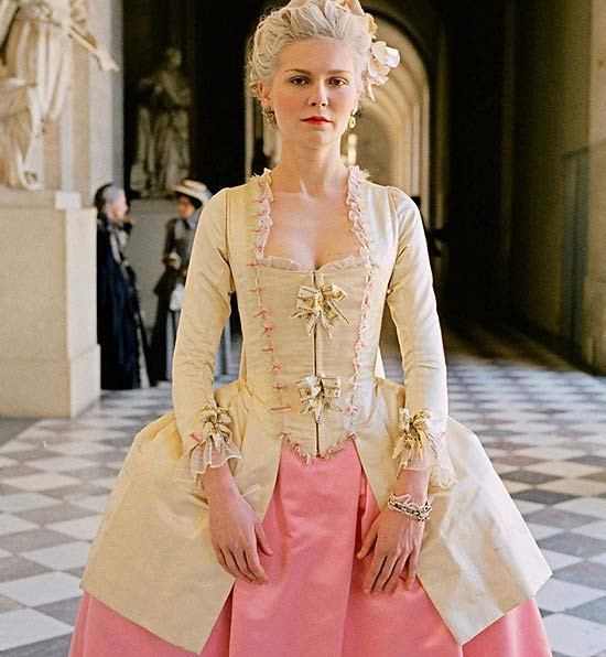 Bộ phim lịch sử về nữ hoàng Marie Antoinette khiến mọi khán giả đều nín thở. Bộ phim lịch sử về nữ hoàng Marie Antoinette khiến mọi khán giả đều nín thở.