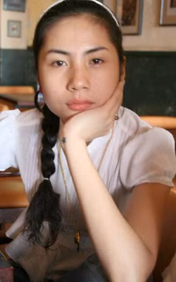 Trang phục giản dị. Trang phục giản dị.