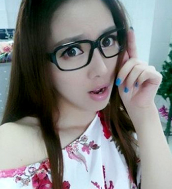 Trên các diễn đàn mạng, nhiều thành viên không tin cô gái trẻ trung như học sinh cấp 3 này năm nay đã 30 tuổi.