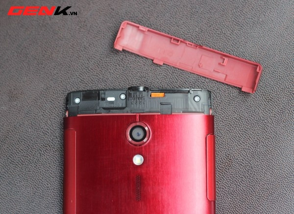 Nơi cắm thẻ Micro SD và SIM. Nơi cắm thẻ Micro SD và SIM.