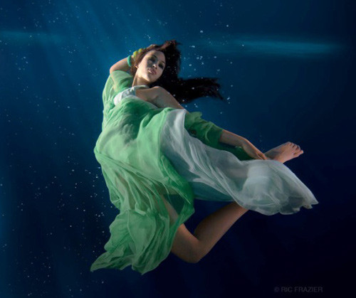 Một vài bức hình chụp dưới nước đẹp mê hồn của các mỹ nhân khác. Một vài bức hình chụp dưới nước đẹp mê hồn của các mỹ nhân khác.