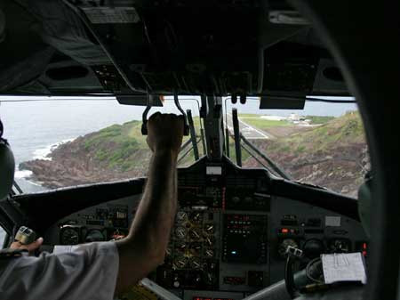 Theo đánh giá của các chuyên gia về máy bay, thủy phi cơ DHC-6 Twin Otter Series 400 có độ bền chắc và có khả năng cất hạ cánh trên đường băng rất ngắn. Thực hiện tốt cho các nhiệm vụ tuần tra trên biển. DHC-6 được trang bị radar và nó sẽ phát huy tốt khả năng tác chiến khi được phối hợp với các tàu ngầm. Theo đánh giá của các chuyên gia về máy bay, thủy phi cơ DHC-6 Twin Otter Series 400 có độ bền chắc và có khả năng cất hạ cánh trên đường băng rất ngắn. Thực hiện tốt cho các nhiệm vụ tuần tra trên biển. DHC-6 được trang bị radar và nó sẽ phát huy tốt khả năng tác chiến khi được phối hợp với các tàu ngầm.