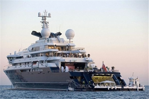 Paul Allen: Sau khi Larry Ellison bán thuyền buồm Rising Sun của mình cho một nhà kinh doanh hoạt động biểu diễn, chủ sở hữu chiếc thuyền buồm lớn nhất trong giới CNTT hiện nay là Paul Allen, nhà đồng sáng lập Microsoft. Paul Allen: Sau khi Larry Ellison bán thuyền buồm Rising Sun của mình cho một nhà kinh doanh hoạt động biểu diễn, chủ sở hữu chiếc thuyền buồm lớn nhất trong giới CNTT hiện nay là Paul Allen, nhà đồng sáng lập Microsoft.