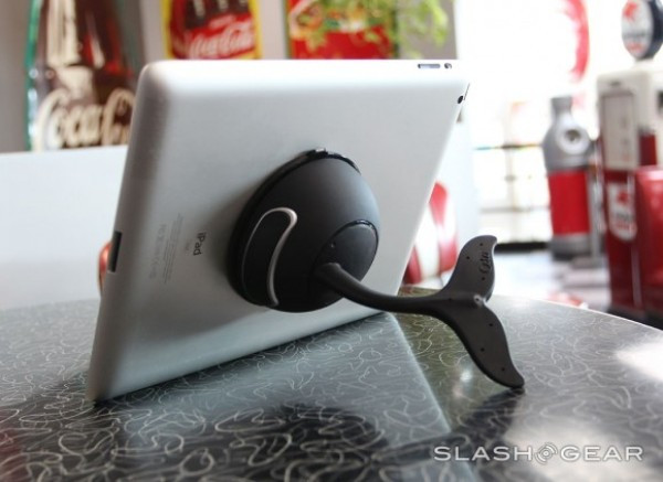 Bạn đã sẵn sàng với sự kết hợp thời trang lập dị như thế này chưa. Tuy nhiên nó có thể là một phụ kiện rất tuyệt vời dành cho các khách hàng đang sử dụng iPad. Bạn đã sẵn sàng với sự kết hợp thời trang lập dị như thế này chưa. Tuy nhiên nó có thể là một phụ kiện rất tuyệt vời dành cho các khách hàng đang sử dụng iPad.