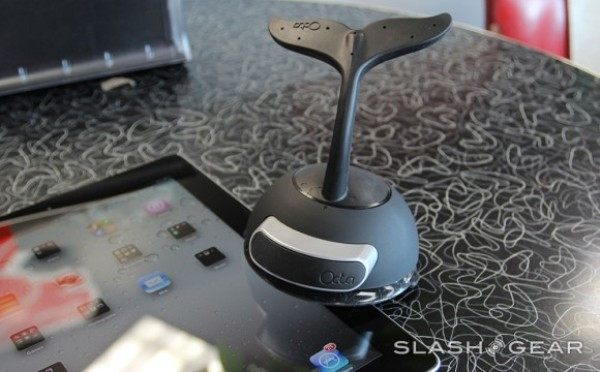 Có nhiều cách để sử dụng phụ kiện này với iPad: nằm nghỉ ngơi và kết nối với bức tường gần chỗ bạn. Khi nằm cũng vậy iPad của bạn sẽ được giữ thăng bằng trên đầu gối. Phần đuôi sẽ điều chỉnh góc độ cơ bản nhất để khách hàng của thể thoải mái với cá tư thế sử dụng. Có nhiều cách để sử dụng phụ kiện này với iPad: nằm nghỉ ngơi và kết nối với bức tường gần chỗ bạn. Khi nằm cũng vậy iPad của bạn sẽ được giữ thăng bằng trên đầu gối. Phần đuôi sẽ điều chỉnh góc độ cơ bản nhất để khách hàng của thể thoải mái với cá tư thế sử dụng.