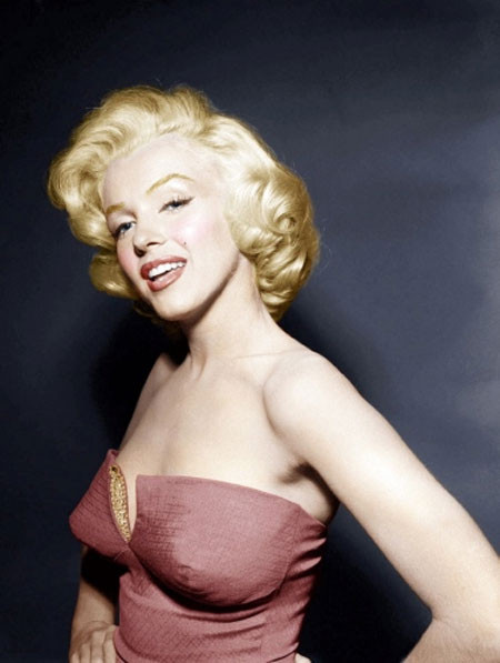 Marilyn Monroe chứng minh cô là một ngôi sao Hollywood khi đóng phim "How to Marry a Millionaire". Marilyn Monroe chứng minh cô là một ngôi sao Hollywood khi đóng phim "How to Marry a Millionaire".
