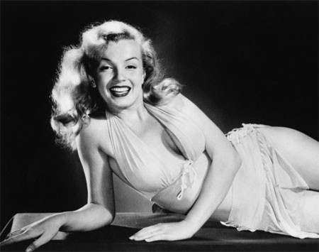 Marilyn Monroe tỏa sáng trong một shoot hình năm 1950. Marilyn Monroe tỏa sáng trong một shoot hình năm 1950.