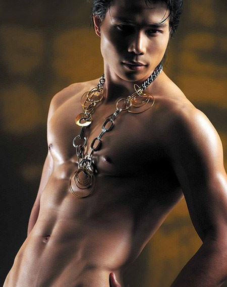 Ngô Tiến Đoàn gợi cảm đến từng centimet. Ngô Tiến Đoàn gợi cảm đến từng centimet.