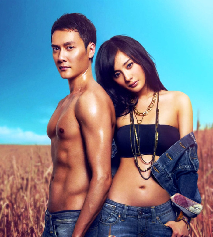 Phùng Thiệu Phong đang làm mưa làm gió trên màn ảnh Trung Hoa không chỉ bới tài năng diễn xuất mà còn vì anh có một thân hình nóng bỏng. Phùng Thiệu Phong đang làm mưa làm gió trên màn ảnh Trung Hoa không chỉ bới tài năng diễn xuất mà còn vì anh có một thân hình nóng bỏng.