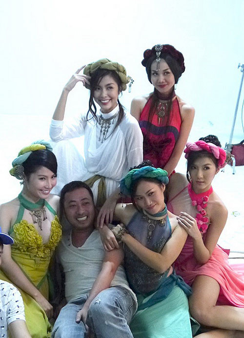 Một số tạo hình nóng bỏng của các mỹ nhân khác trong bộ phim này. Một số tạo hình nóng bỏng của các mỹ nhân khác trong bộ phim này.