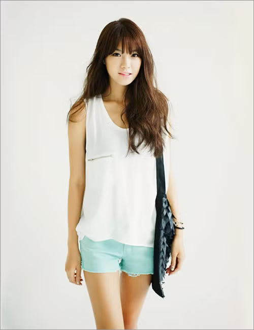 Túi tua rua hợp nhất với style đơn giản và năng động với quần jeans và áo pull. Túi tua rua hợp nhất với style đơn giản và năng động với quần jeans và áo pull.