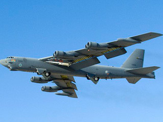 X-51A Waverider sẽ được máy bay ném bom B-52 đưa lên độ cao đã định - Ảnh: NASA X-51A Waverider sẽ được máy bay ném bom B-52 đưa lên độ cao đã định - Ảnh: NASA