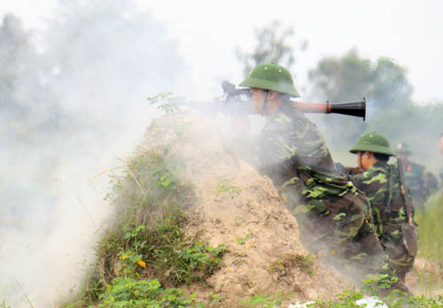 B41 khai hỏa tiêu diệt lô cốt và xe tăng địch B41 khai hỏa tiêu diệt lô cốt và xe tăng địch