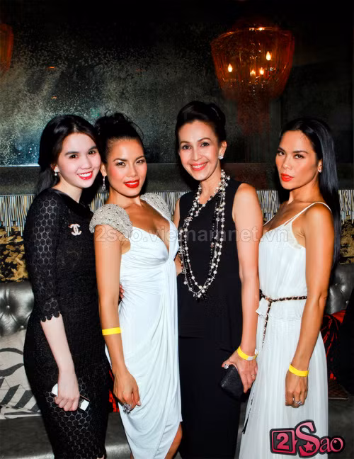 Ngọc Trinh khoe sắc bên Trúc Lam, Trúc Linh và Diễm My. Ngọc Trinh khoe sắc bên Trúc Lam, Trúc Linh và Diễm My.