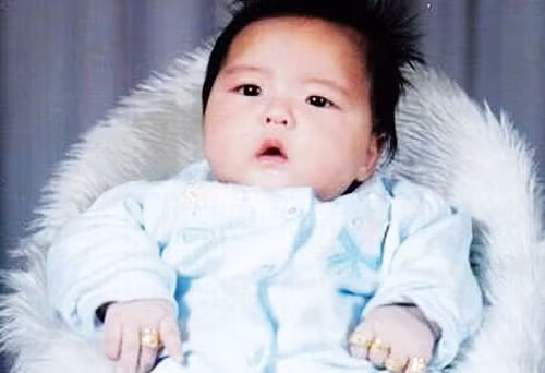 Ngay từ khi còn nhỏ Kim Jae Joong đã rất đáng yêu và được bố mẹ chăm chút rất kỹ lưỡng.