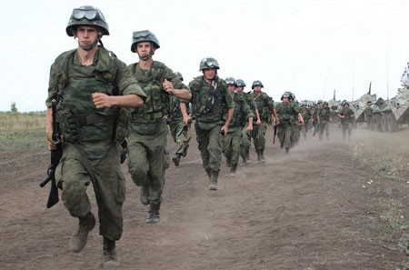 Nội dung khác của cuộc tập trận gồm việc truy đuổi, tiêu diệt các nhóm khủng bộ. Indra 2012 diễn ra tại khu vực ở vùng Siberia thuộc nước Cộng hòa Buryatia.