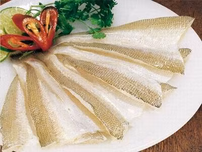 Gỏi cá: Gỏi cá là món khoái khẩu của rất nhiều "đấng mày râu", đặc biệt là vào mùa hè với thời tiết nắng nóng món ăn này càng trở nên phổ biến hơn. Cũng chính vì vậy nên số ca mắc các bệnh đường ruột và sán do ăn đồ ăn sống cũng tăng lên rất nhiều. (Ảnh: ITN)