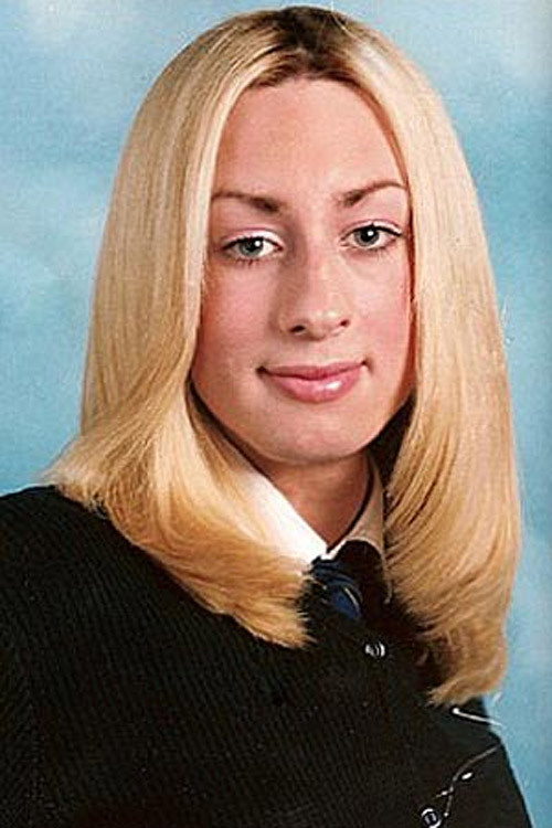 Laura khi còn đi học. Laura khi còn đi học.