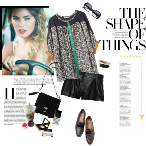 Shorts da + sơmi hay blazer họa tiết + giày loafer tạo cho bạn set đồ mang hơi hướng menswear đầy phong cách.