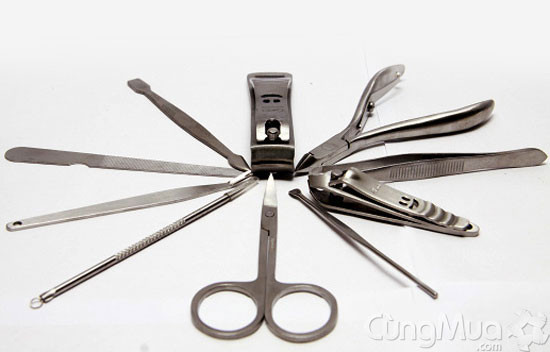 Nhíp và kim khâu: Hãy cẩn thận, bởi những đồ kim loại này rất dễ gây nhiễm trùng cho da dẫn đến phát ban và gây ngứa. Ngoài nhíp và kim khâu, những đôi bông tai bằng kim loại cũng gây ảnh hưởng không nhỏ tới sức khỏe. Nhíp và kim khâu: Hãy cẩn thận, bởi những đồ kim loại này rất dễ gây nhiễm trùng cho da dẫn đến phát ban và gây ngứa. Ngoài nhíp và kim khâu, những đôi bông tai bằng kim loại cũng gây ảnh hưởng không nhỏ tới sức khỏe.