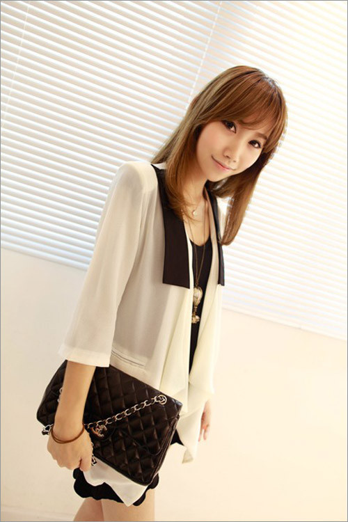 Đối với những cô nàng công sở mê blazer, màu trắng và đen luôn là hai gam màu được chọn lựa nhiều nhất vì dễ kết hợp với bất cứ màu sắc nào. Đối với những cô nàng công sở mê blazer, màu trắng và đen luôn là hai gam màu được chọn lựa nhiều nhất vì dễ kết hợp với bất cứ màu sắc nào.