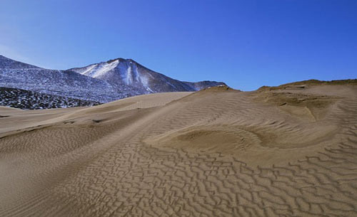Thung lũng khô trên Nam Cực: Nơi khô cằn nhất thế giới: Người ta thường biết đến Nam Cực với đặc điểm là bị băng tuyết bao phủ. Ít ai ngờ nơi đây lại có một vùng hoang mạc rộng lớn, nắng nóng. Thung lũng khô là nơi khô nhất thế giới, có cảnh quan giống với sao Hỏa hơn là Trái đất. Thung lũng khô trên Nam Cực: Nơi khô cằn nhất thế giới: Người ta thường biết đến Nam Cực với đặc điểm là bị băng tuyết bao phủ. Ít ai ngờ nơi đây lại có một vùng hoang mạc rộng lớn, nắng nóng. Thung lũng khô là nơi khô nhất thế giới, có cảnh quan giống với sao Hỏa hơn là Trái đất.