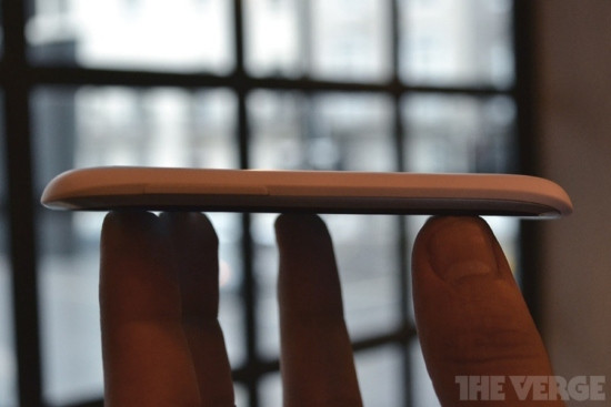 Smartphone mỏng chỉ 9,69mm.