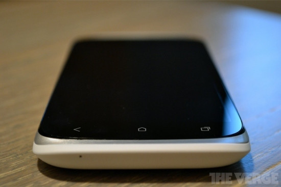 3 phím chức năng kiểu cảm ứng.