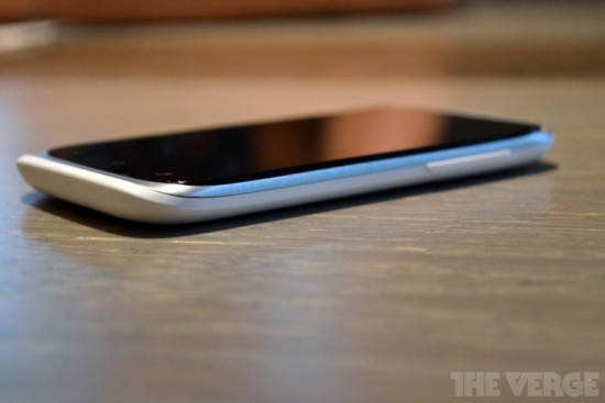 Đường viền màu bạc.