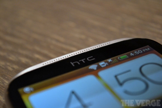 Màng loa thoại tạo thành các lỗ nhỏ.