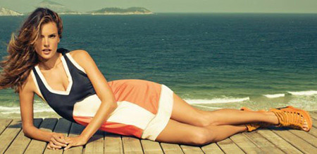 Những chiếc váy làm tôn vinh đường cong tuyệt mỹ của thiên thần nội y. Những chiếc váy làm tôn vinh đường cong tuyệt mỹ của thiên thần nội y.