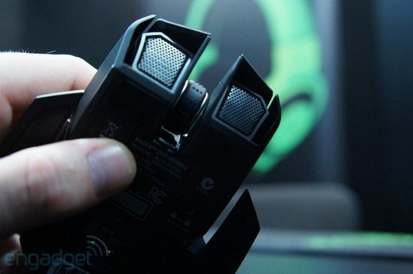 Mặc dù tới tận quý 4 năm nay, Razer Ouroboros mới được bán ra chính thức. Nhưng hiện tại, nó đã được gắn giá 130 đôla (khoảng hơn 2.600.000 vnđ) trên gian hàng trực tuyến của Razer.