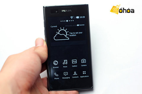 LG Frada 3.0: Đây là mẫu smartphone màn hình cảm ứng chạy hệ điều hành Android 2.3 (có thể lên Android 4.0). Mặt trước với màn hình cảm ứng rộng 4,3 inch độ phân giải 480 x 800 pixel sử dụng công nghệ Nova siêu sáng của LG. Giao diện của máy đã được thay đổi để phù hợp với nhãn hiệu Prada, thay vì giao diện Optimus UI thường thấy trên Android của LG. Model sở hữu cấu hình lõi kép chip Cortex-A9 tốc độ 1GHz, RAM 1GB, bộ nhớ trong 8 GB có thể mở rộng bằng thẻ nhớ. Camera 8 Megapilxel của LG Frada cho phép quay phim chuẩn FullHD. Máy hiện được bán với giá 9,9 triệu đồng.