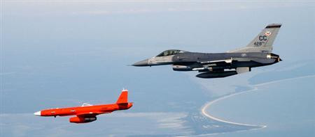 MQM-107E được sử dụng trong diễn tập với chiến đấu cơ Falcon F-16C.