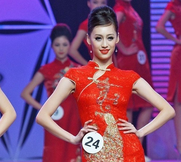 Thân hình Hoa hậu bị chê là quá gầy, không có đường cong. Một số tờ báo khéo léo châm biếm: "Thời nay tiêu chuẩn cái đẹp đã thay đổi, và họ (ban giám khảo) sẽ giúp bạn có được những tiêu chí mới để chọn lựa mỹ nhân".