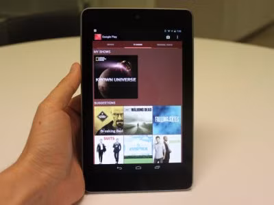 Nội dung giải trí của Google Play chưa bằng iTunes: Google đang không ngừng cải tiến nội dung của Play Store, cung cấp chương trình giải trí truyền hình và thêm nhiều phim cho thuê trên thiết bị Android... Nhưng so sánh với iTunes, sự lựa chọn vẫn còn thua xa những gì bạn nhận được trên iOS. Khi nhắc đến lĩnh vực âm nhạc, Google Play còn thiếu vắng nội dung của Warner, một trong bốn hãng ghi âm lớn nhất hành tinh.