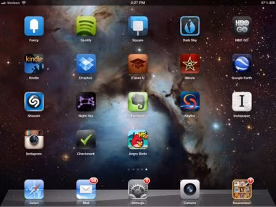 Thiếu ứng dụng chất lượng: Bất chấp việc Android đang thu hẹp khoảng cách giữa các ứng dụng, Apple vẫn ghi sự trung thành của nhiều nhà phát triển di động. Điều này đồng nghĩa rằng, ứng dụng chất lượng hơn thường góp mặt đầu tiên trên iOS. Và khi một ứng dụng bình thường có thể tạo được dấu ấn trên Android, nó sẽ trông tệ hơn so với phiên bản trên iOS.