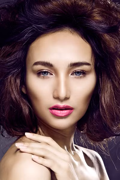 Khi đeo contact lens và trang điểm theo gu ấn tượng, Ngọc Diễm giống một cô gái châu Âu. Bên cạnh vai trò người mẫu cho các tạp chí thời trang và làm đẹp, Hoa hậu còn làm kinh doanh tại TP HCM. Ảnh: Quang Khuê.