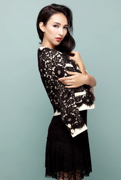 Khi chụp ảnh thời trang, Hoa hậu thích lấy điểm nhấn là làn môi đỏ nổi bật. Không chỉ sở hữu gương mặt đẹp, Ngọc Diễm còn có chiều cao và vóc dáng lý tưởng. Ảnh: Lê Thiện Viễn. Khi chụp ảnh thời trang, Hoa hậu thích lấy điểm nhấn là làn môi đỏ nổi bật. Không chỉ sở hữu gương mặt đẹp, Ngọc Diễm còn có chiều cao và vóc dáng lý tưởng. Ảnh: Lê Thiện Viễn.