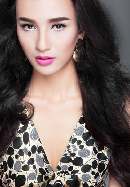 Gam màu hồng trẻ trung cũng là lựa chọn của người đẹp khi chụp các bộ ảnh cận mặt. Vẻ đẹp của Ngọc Diễm là nguồn cảm hứng sáng tạo cho nhiều nhiếp ảnh và chuyên gia trang điểm. Ảnh: Phan Thành Cân. Gam màu hồng trẻ trung cũng là lựa chọn của người đẹp khi chụp các bộ ảnh cận mặt. Vẻ đẹp của Ngọc Diễm là nguồn cảm hứng sáng tạo cho nhiều nhiếp ảnh và chuyên gia trang điểm. Ảnh: Phan Thành Cân.