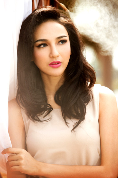 Đã 4 năm kể từ khi đăng quang ngôi vị Hoa hậu Du lịch, Ngọc Diễm vẫn rất trẻ trung, quyến rũ. Chỉ trang điểm nhẹ nhàng, gương mặt cô vẫn toát lên vẻ đẹp hiện đại pha nét Tây phương đầy cuốn hút. Ảnh: Hạo Nhiên. Đã 4 năm kể từ khi đăng quang ngôi vị Hoa hậu Du lịch, Ngọc Diễm vẫn rất trẻ trung, quyến rũ. Chỉ trang điểm nhẹ nhàng, gương mặt cô vẫn toát lên vẻ đẹp hiện đại pha nét Tây phương đầy cuốn hút. Ảnh: Hạo Nhiên.